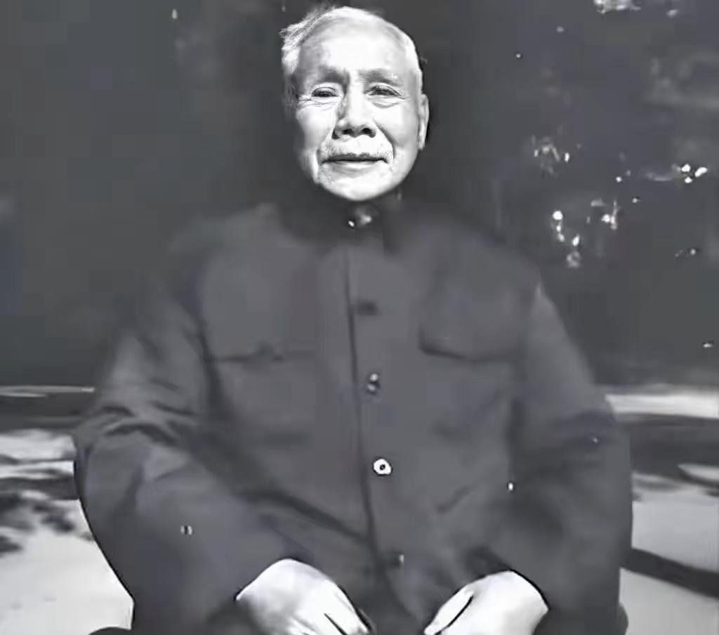 1949年广州刚解放，叶剑英正要去当官，伟人却突然传来急令：“此人无论犯了什么罪