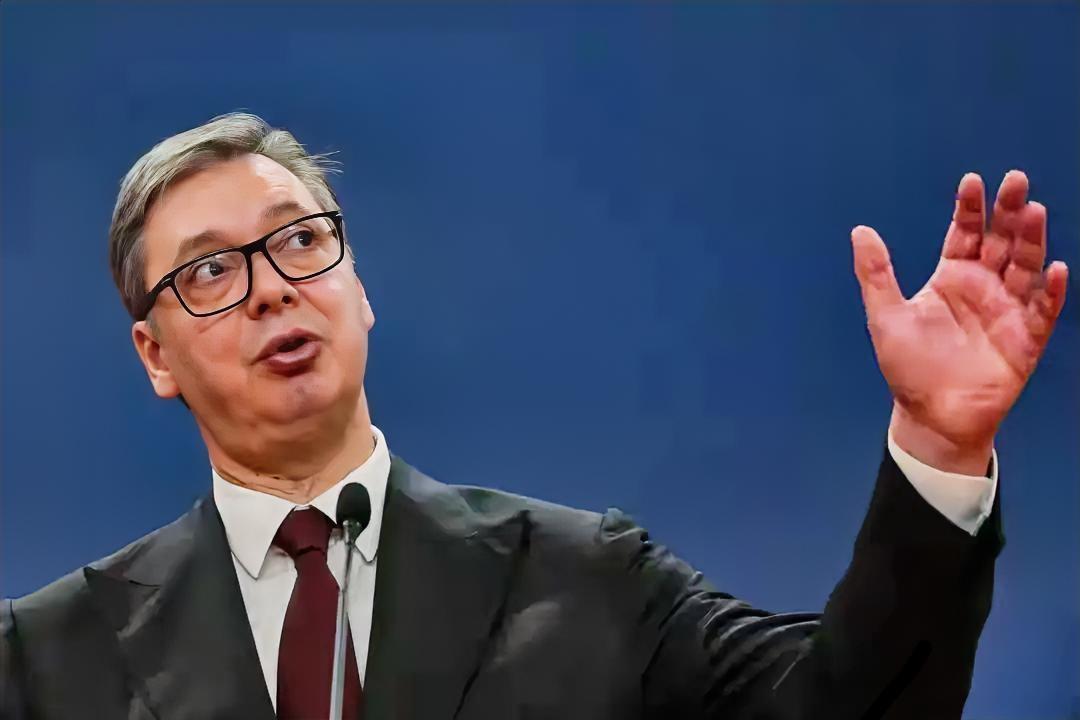 塞尔维亚总统武契奇突然宣布据参考消息，俄罗斯《侧面》周刊网站11月12日报道