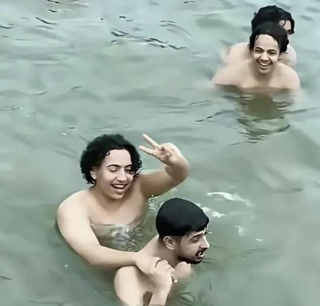 被印度人气笑了，双语禁泳牌视若无睹，把东湖国家级景区当澡堂子武汉东湖那事儿，刷