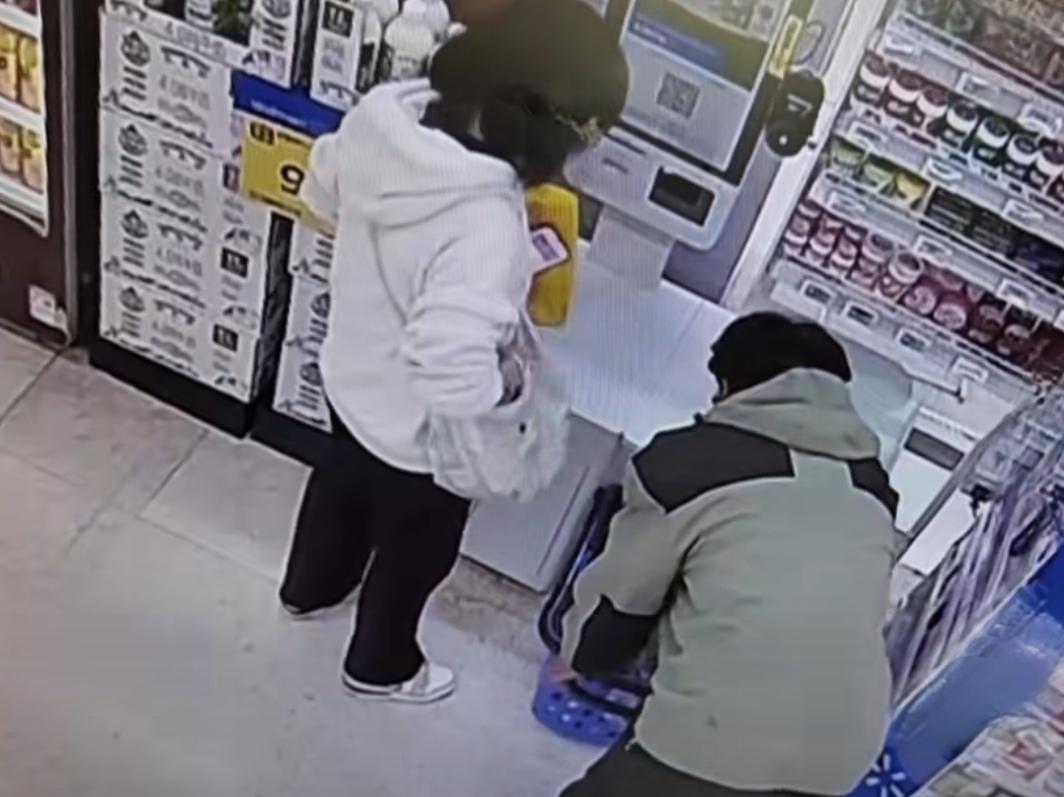 🔥离谱！昆明姐弟团组团超市行窃，屡伸贼手终落网。昆明一对姐弟竟组成盗窃团伙，专