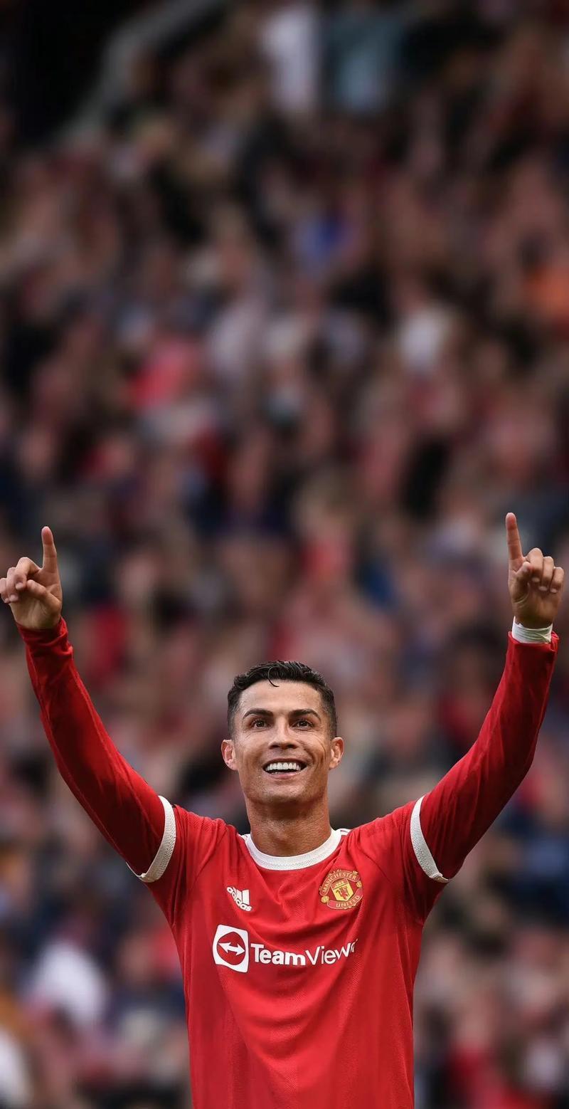 梅西和C罗各有优势，梅西在助攻数(404次，冠军奖杯(47座)和金球将(8座)上