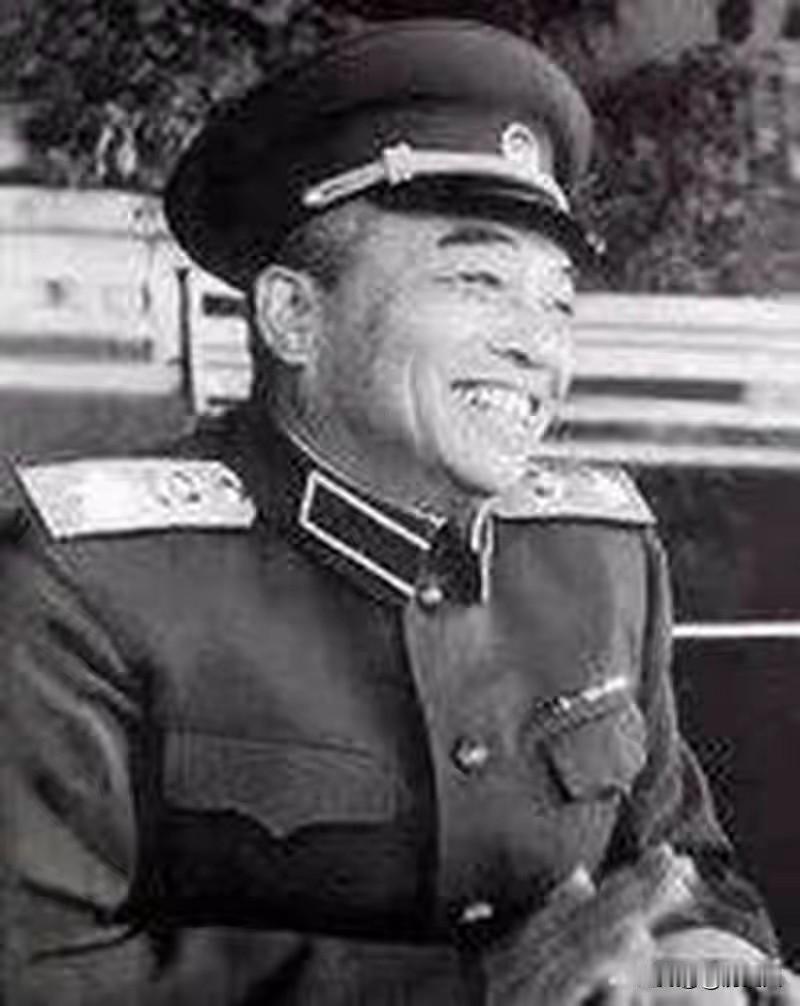 1949年大西北解放，彭总身居元帅高位，却特意敬礼报到：学生彭德怀前来见老师