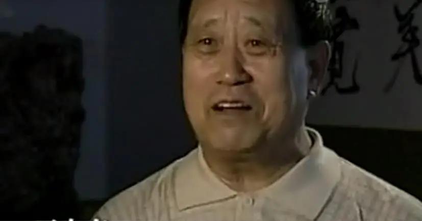1971年，退伍军人王占奎，救下一位快冻死的老人。临别时，老人掏出一个小泥丸塞给