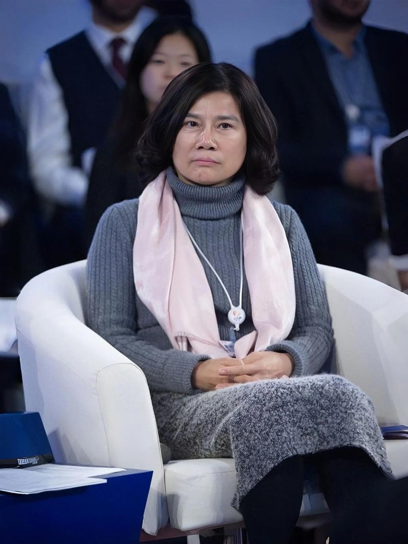 怪不得董明珠这么喜欢推动分红。2024年格力电器公布的数据显示，她表面上的年