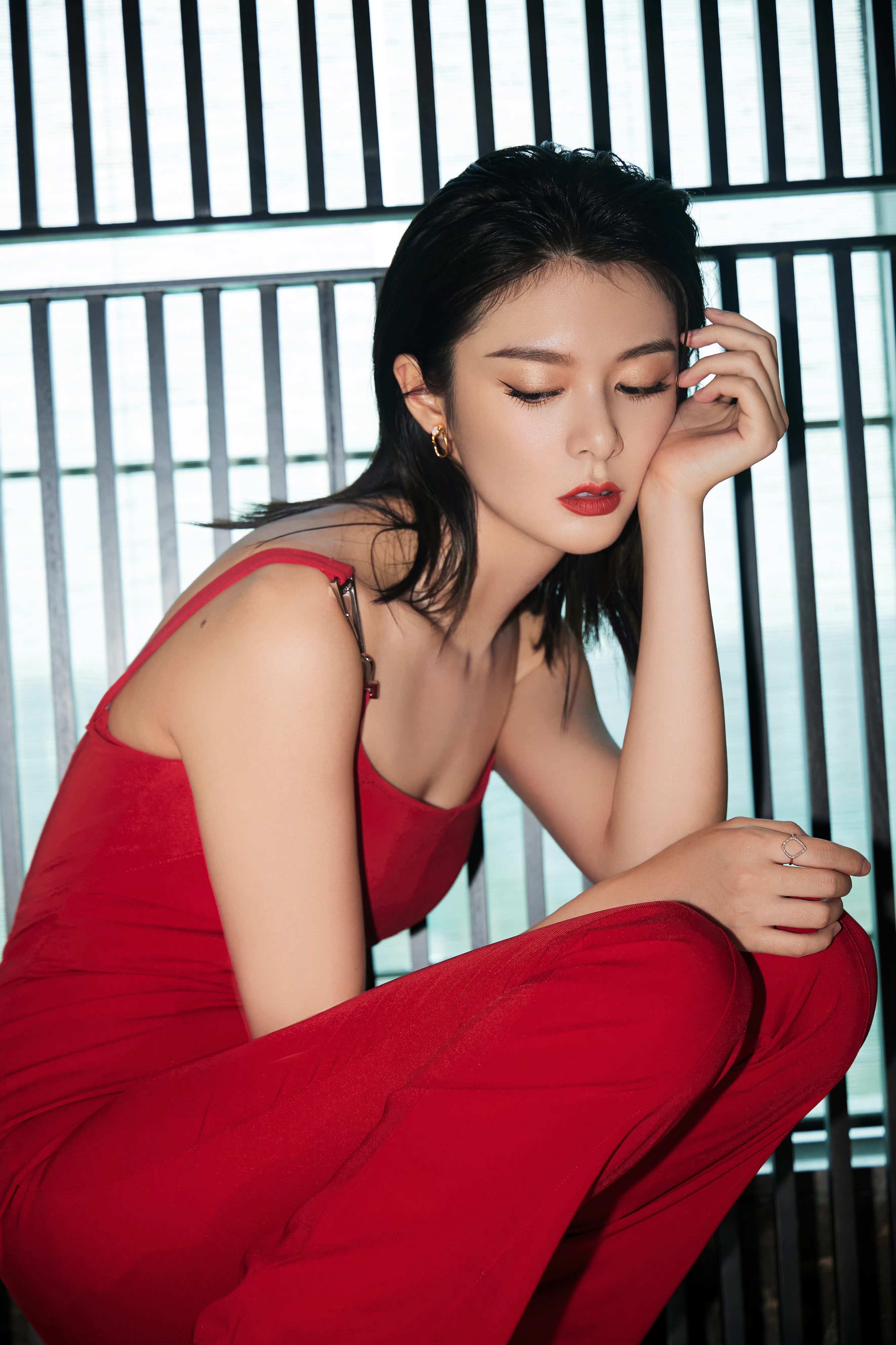 傅菁，红衣大片，热烈冷酷。傅菁