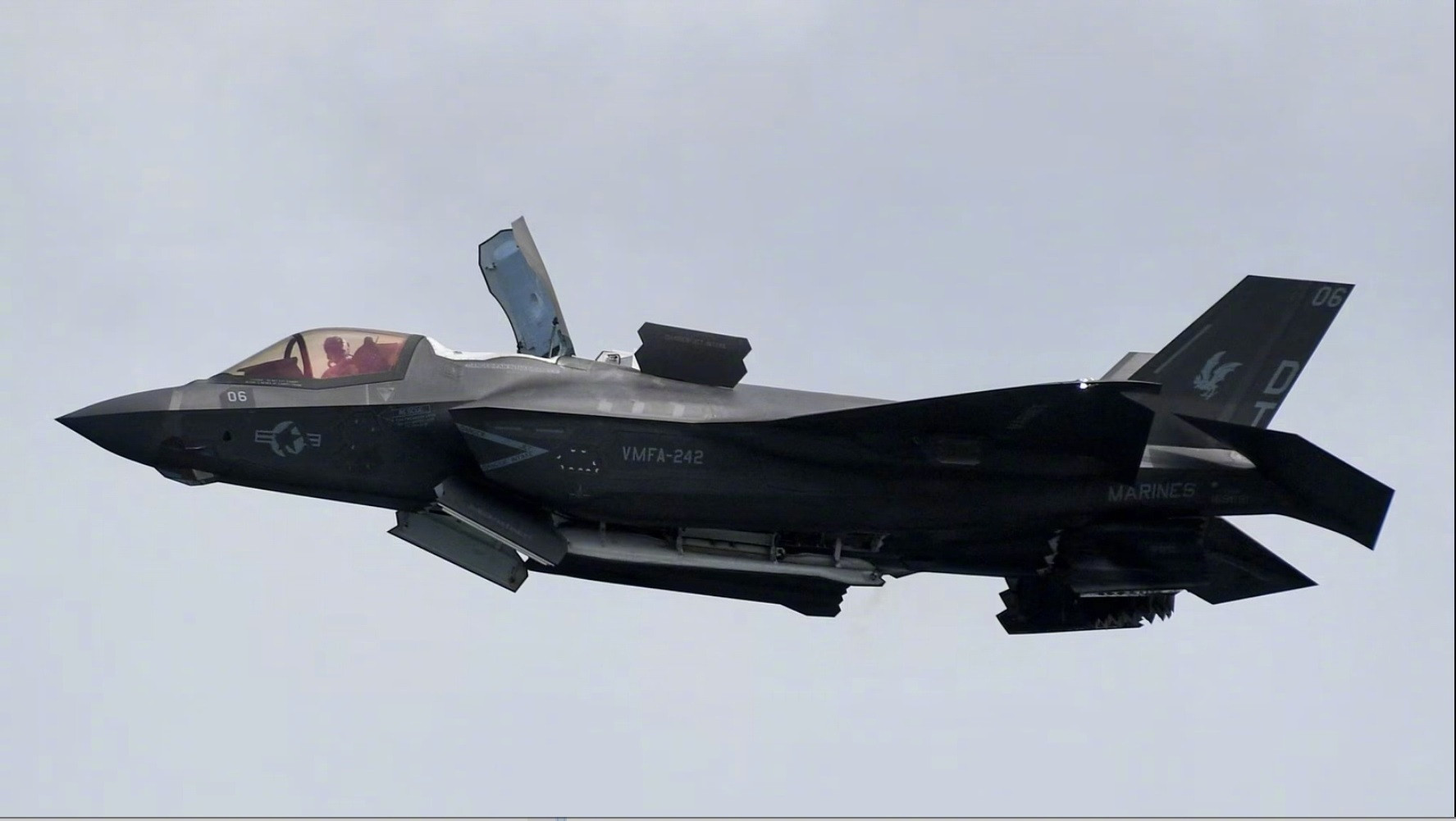 #十余架美军F35战机访韩#【韩军：十余架美军F-35系列隐形战机访韩参演】据