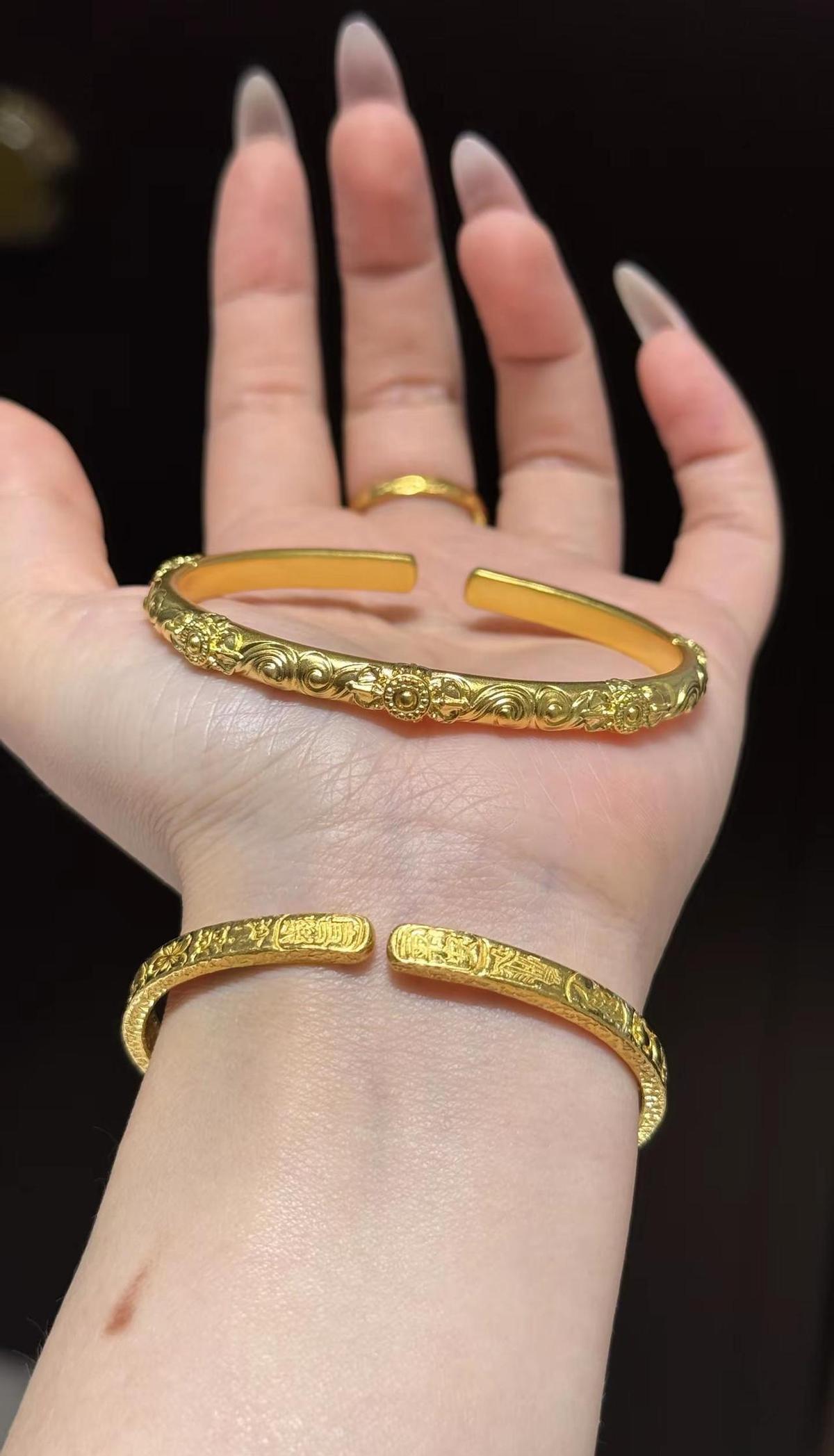 金刚杵手镯,不戴金,戴的是信仰。老铺这个款,不是炫富,是把寺庙的气场戴手上。