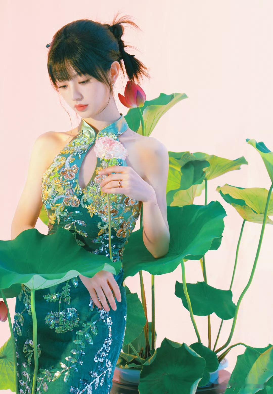 “夏日荷塘仙子，清新脱俗”🌸🌿