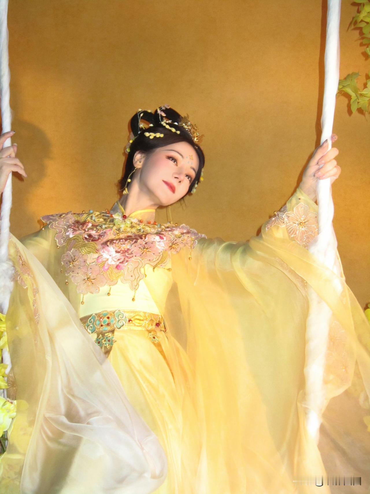 迪丽热巴嫦娥仙子造型好美哦，直接打包进仙侠剧吧！新疆美女迪丽热巴拥有高颜值、
