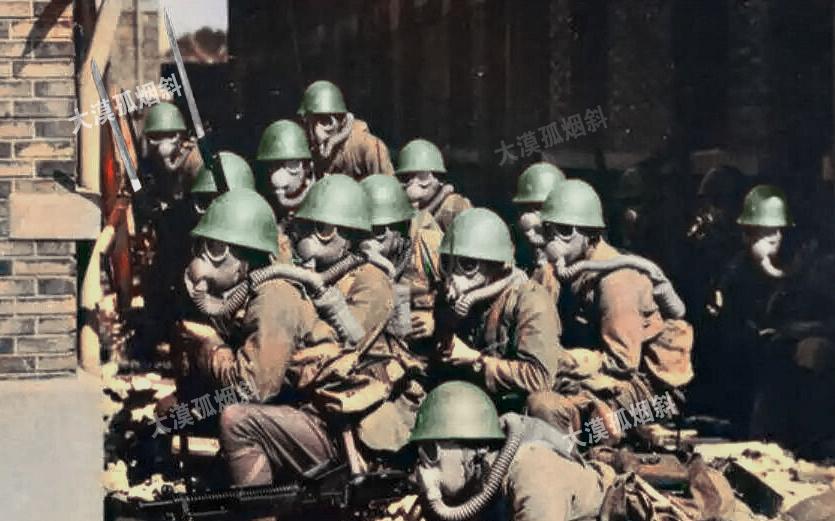1937年10月，日本报纸刊发了这两张照片后，引起了日本国民极大的愤怒，不少民众