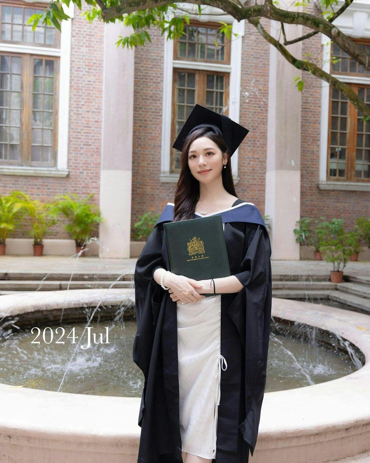 这姐也太拼了吧！港姐冠军冯盈盈今年竟然没在TVB台庆露面，让粉丝直呼想疯了。最近