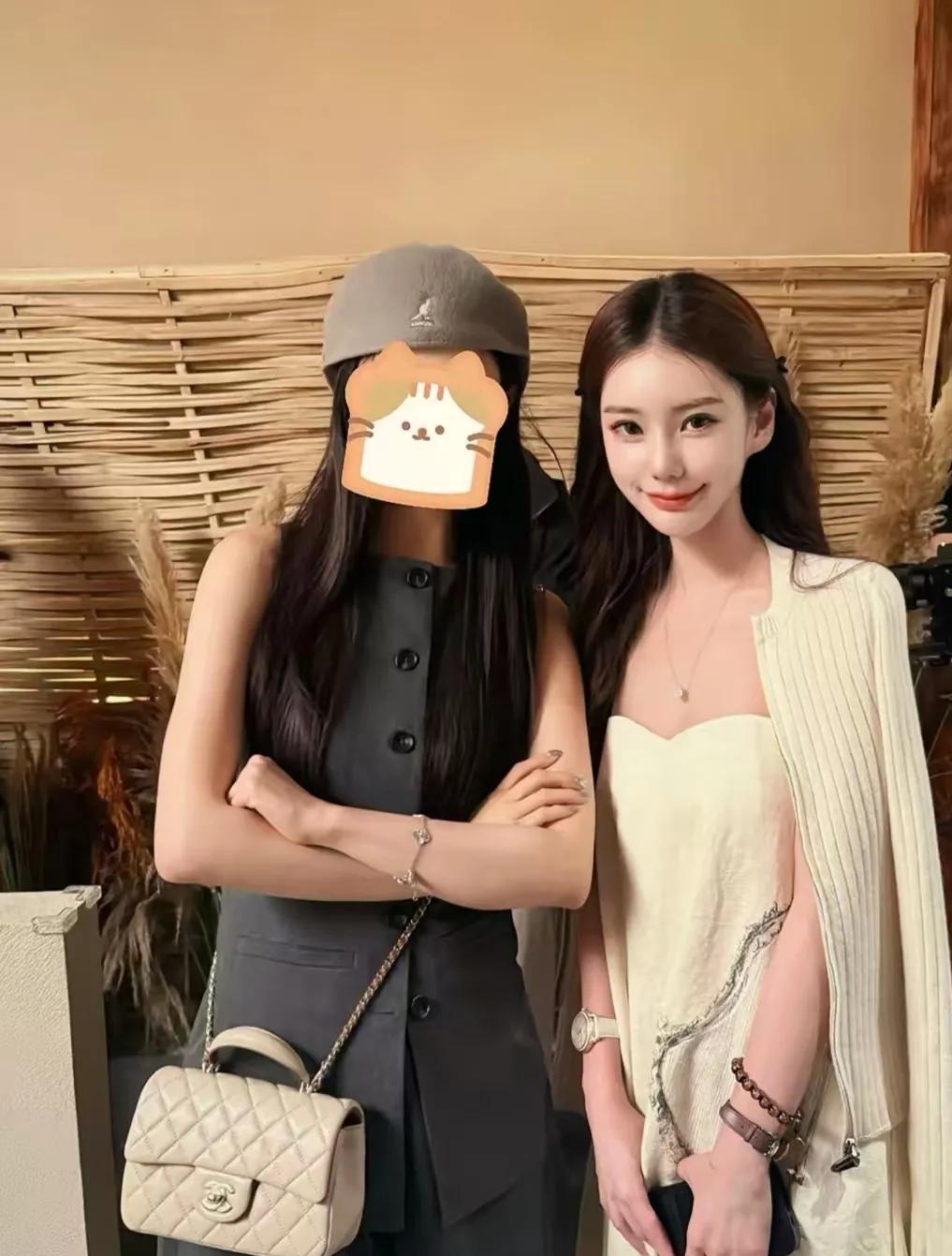 终于明白马筱梅为什么可以成为汪小菲的第二任妻子，一张和路人的合影给出了答案。这
