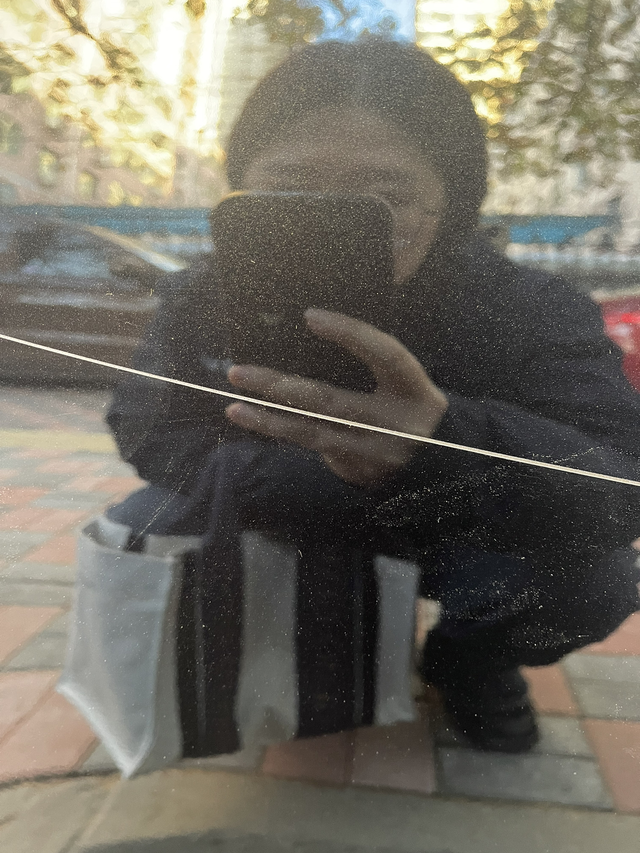 车被人恶意划了一道怎么办今天洗车才发现车被人划了一长道，很深。新买的车车这是第