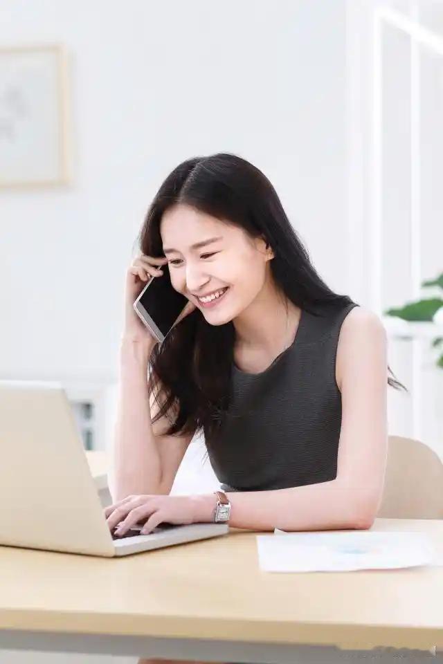 一个手机用五六年是非常正常的，只要没坏，仍然可以用。我上一部手机是华为荣耀，差不