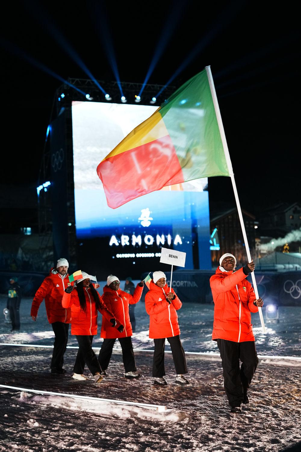米兰冬奥独苗代表团刷屏！热带选手全扎高山、越野滑雪，看似热血追梦，实则满是现实的