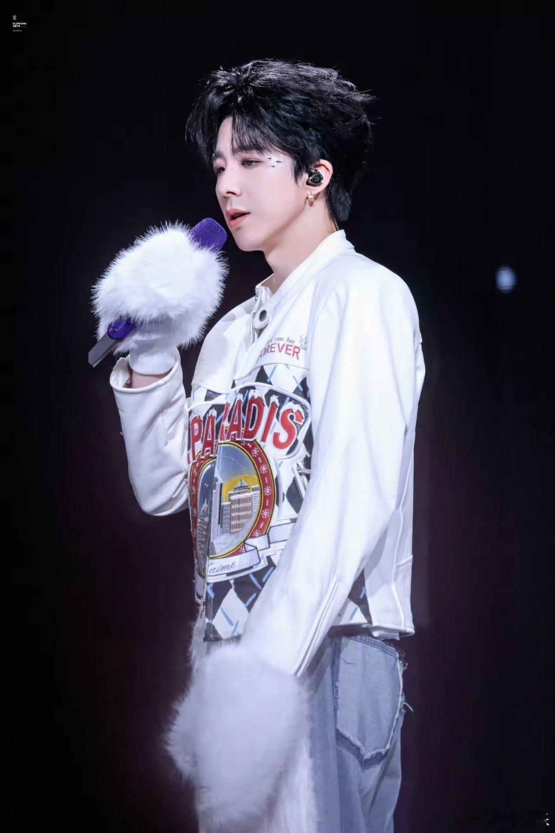 刘宇宁把演唱会开成童话！北极巨兔蹦跳献唱，这邀请谁能拒绝？北京演唱会现场惊现“巨