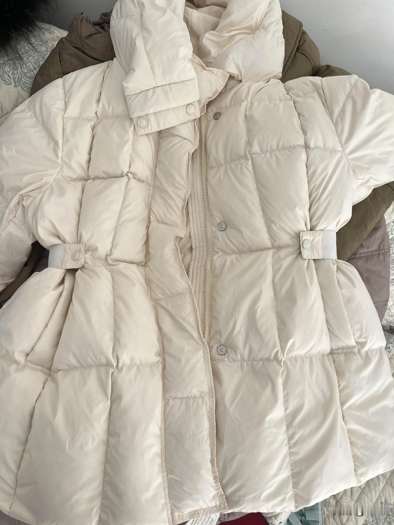 啥也没干，试了半天衣服！前两天为了满足我的情绪价值，买了很多衣服，因为跟老公