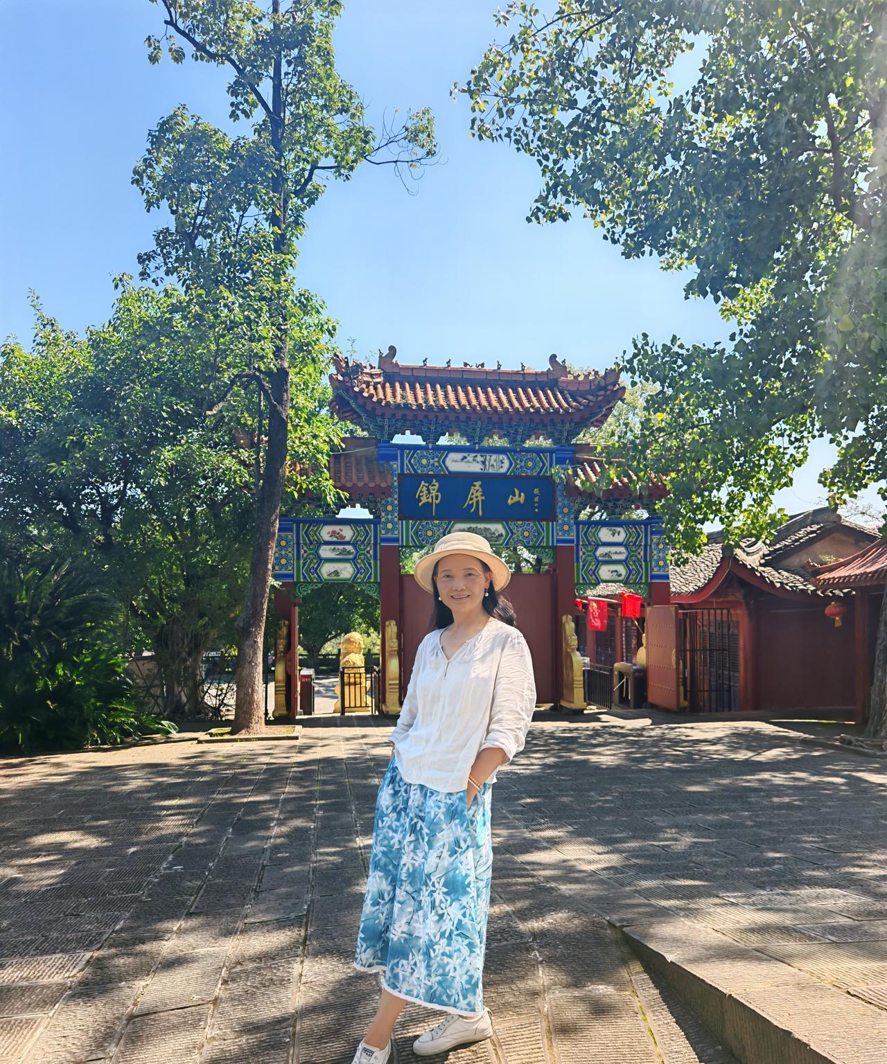 退休10年，也旅行了10年，对于喜欢一个人在外旅行的人来说，旅途中除了住宿费没人