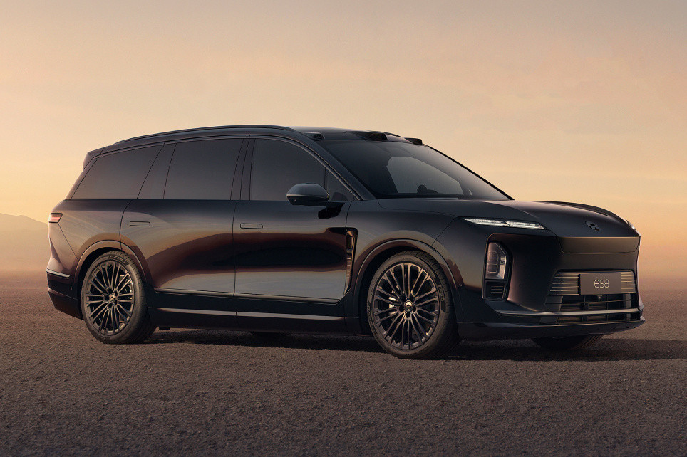 蔚来所有车里面，ES8最好看（除了两个犄角）我就想问问斌总，ES8能出一个侧滑