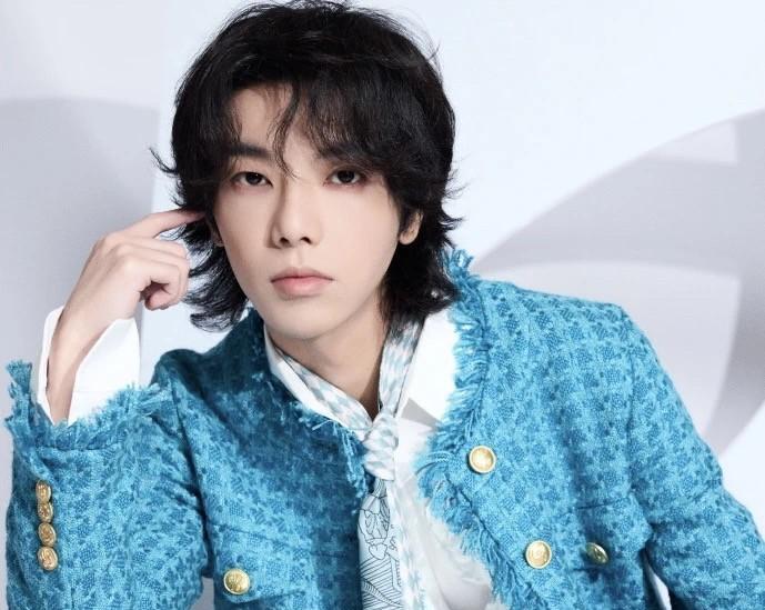 华晨宇“未婚爸爸”人设崩塌？资本时代的明星隐私困局当网红胡宾果甩出“华cy”缩