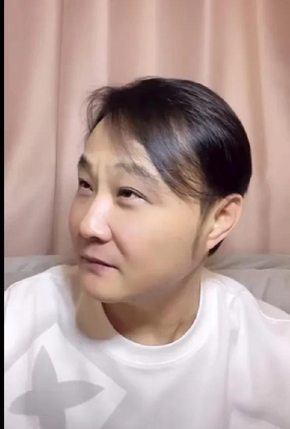难怪闫云达对高峰有意见，闫云达直播说当年他初来德云社，一张白纸啥也不会。老郭想教