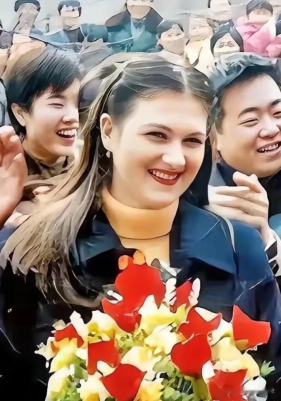 泪目！23岁乌克兰女子，远嫁给河南穷小伙，婚姻8年，生下3个儿子，都上了乌克兰国