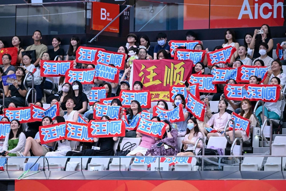 亚运游泳预赛中国队全员晋级女子400自预赛，李冰洁4分11秒38小组第一、总第
