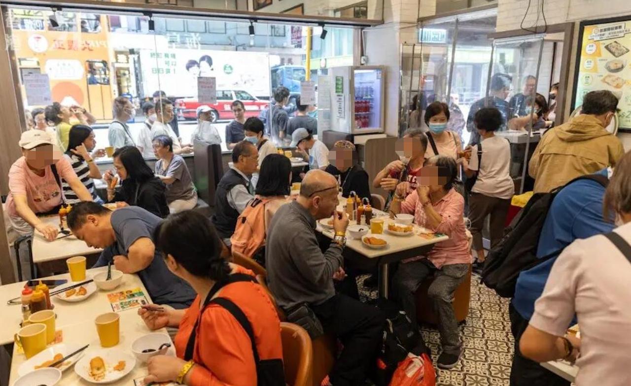 半年关300家店，七成都是餐饮店如今不光内地的港台老牌餐饮扛不住，香港本土餐