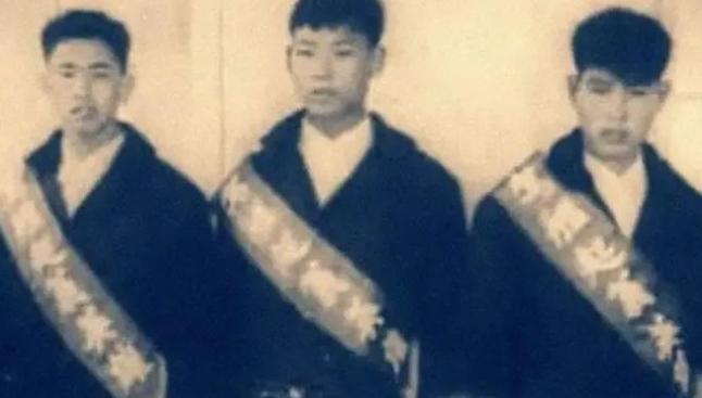 1966年1月，三名海军战士在杀害7名干部后，叛逃台湾，周总理得知后，亲自批复作
