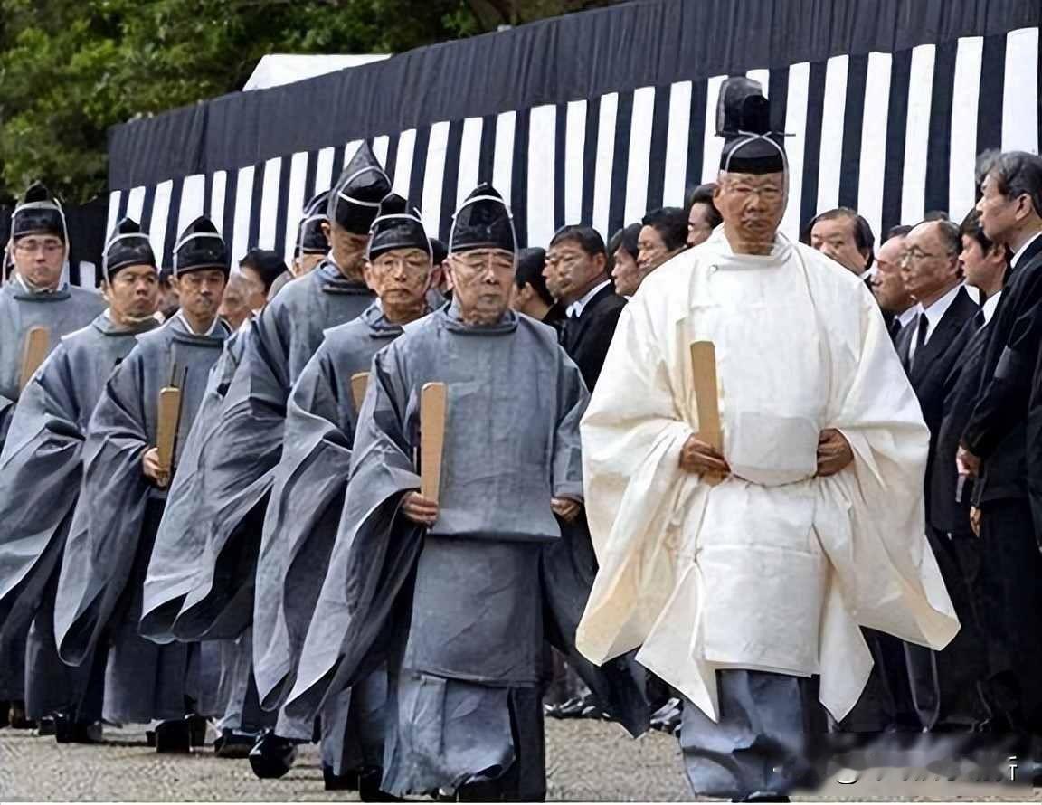 日本户籍新政引风波，台海暗涌起，首相黯然退位最近听说日本要改户籍登记，让在日