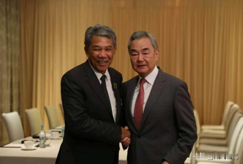 当地时间7月21日，马来西亚外交部长穆罕默德表示，当前马中关系和东盟中国