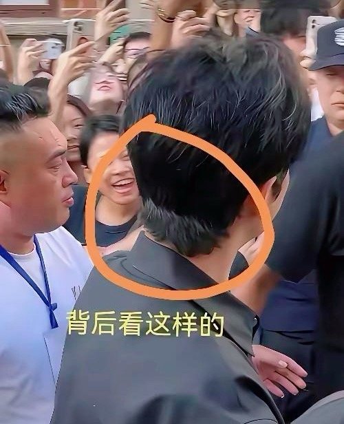 黄晓明这假发也太出戏了，直接戴出了二层楼的既视感！