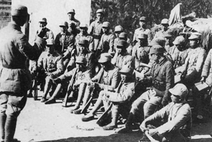 新四军师长与毛主席曾激烈争执，三十七岁牺牲后主席痛哭，儿子后来晋升为上将！19