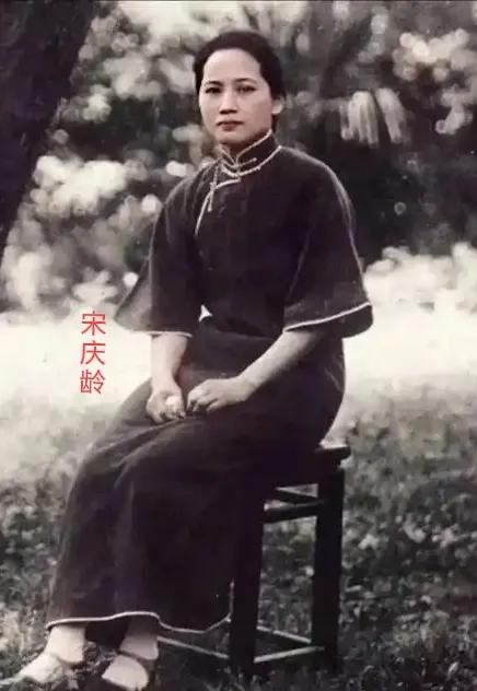 1936年，毛主席找宋庆龄借了5万美元以解红军之危，宋庆龄直接卖房筹钱，把5万美