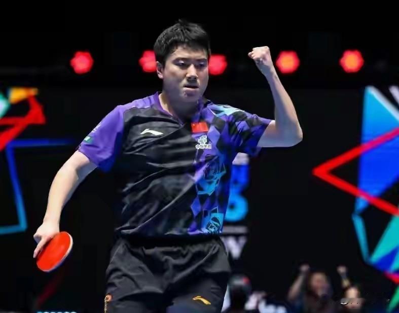 梁靖崑和李和辰2比1战胜王吉轩和郑鸿博，帮助山东魏桥2比1领先安徽中程。