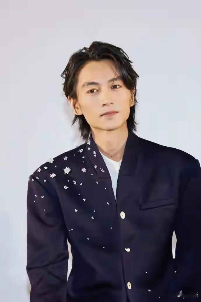 陈晓新剧《大生意人》开播之际，孙俪发文力挺，一句“支持晓公主的大生意人”瞬间引爆