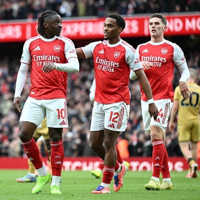 英超官推：接下来的24天内将有50场比赛。历史经验告诉我们，这是一个关键时期。去