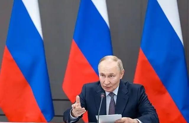 谁要是还觉得“制裁”只是文件上的几行字符，怕是不懂如今世界变局的残酷。2026年