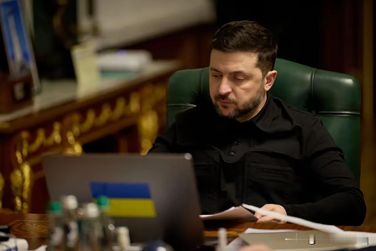 说明什么？在旷日持久的、即将进行了整整四年抵抗战争的乌克兰，无疑是处于危机四伏