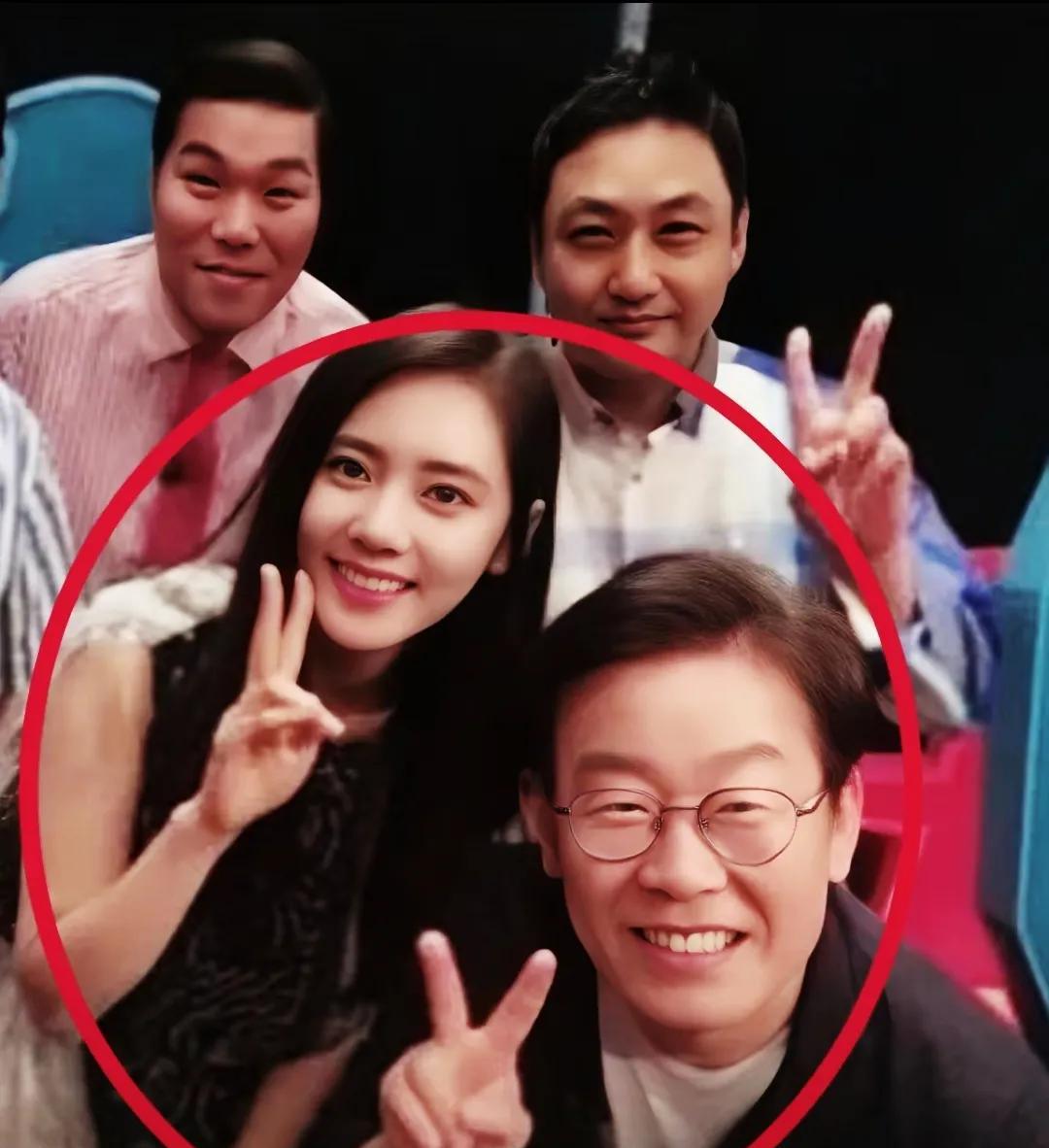 秋瓷炫和于晓光做梦也没想到泼天的流量砸了过来不是因为出演的剧火了，而是夫妻俩