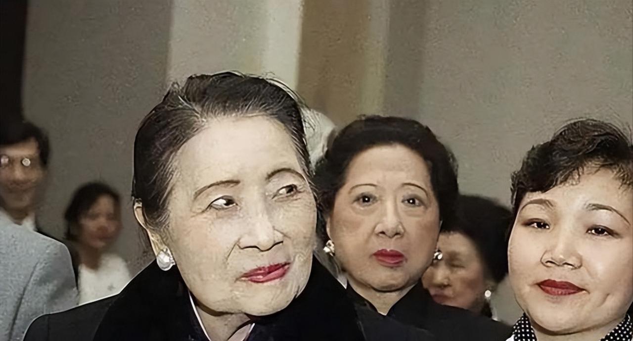 2003年的一天，已经106岁高龄的宋美龄，去看了自己选好的墓地，站在墓地前，宋