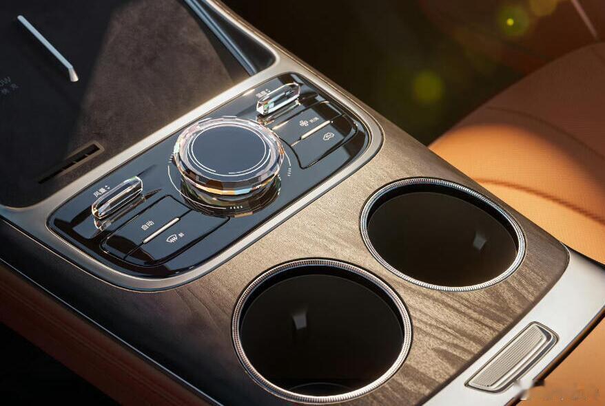 吉利银河M系列马上要更新了！首款中级电混SUV的名字就叫银河M7，全系搭载1.5