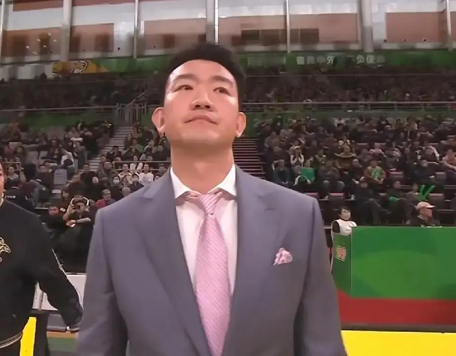 广厦之前输球，问题其实挺清楚的。外援布朗，之前手感冰凉，拿着球就蛮干。现在