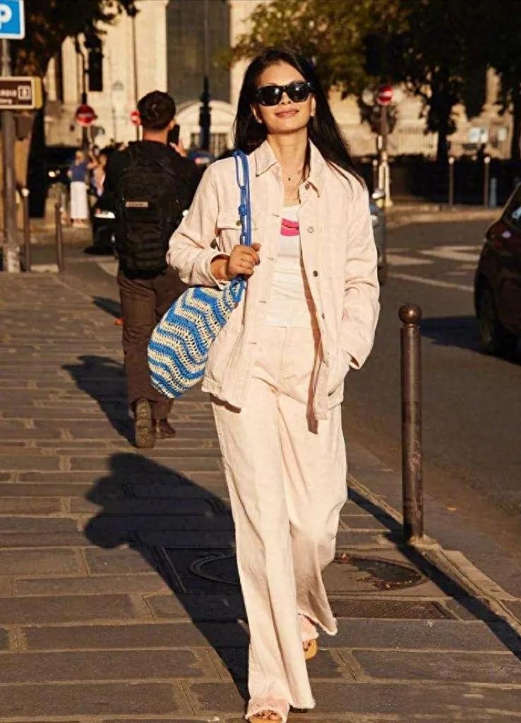 超模吕燕靠“丑”美逆袭，凭实力打破颜值审美！8月6日她晒出全家度假照，感慨有