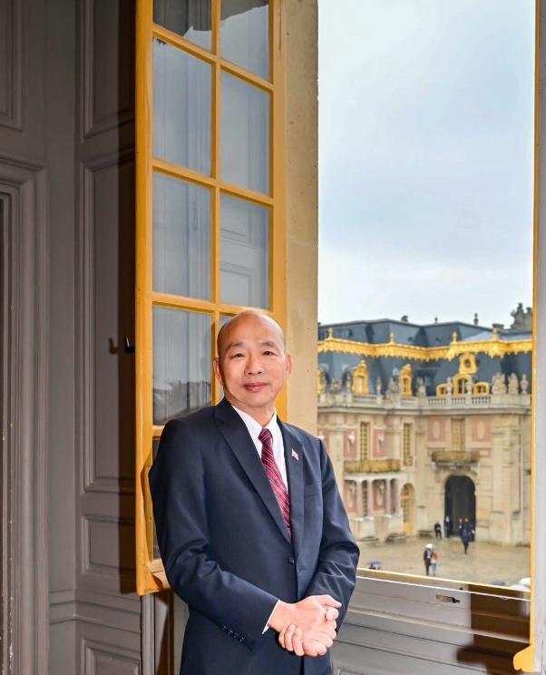 媒体晒出韩国瑜等10人抵达法国巴黎的高清照；近日台湾地区立法机构负责人韩国瑜率国