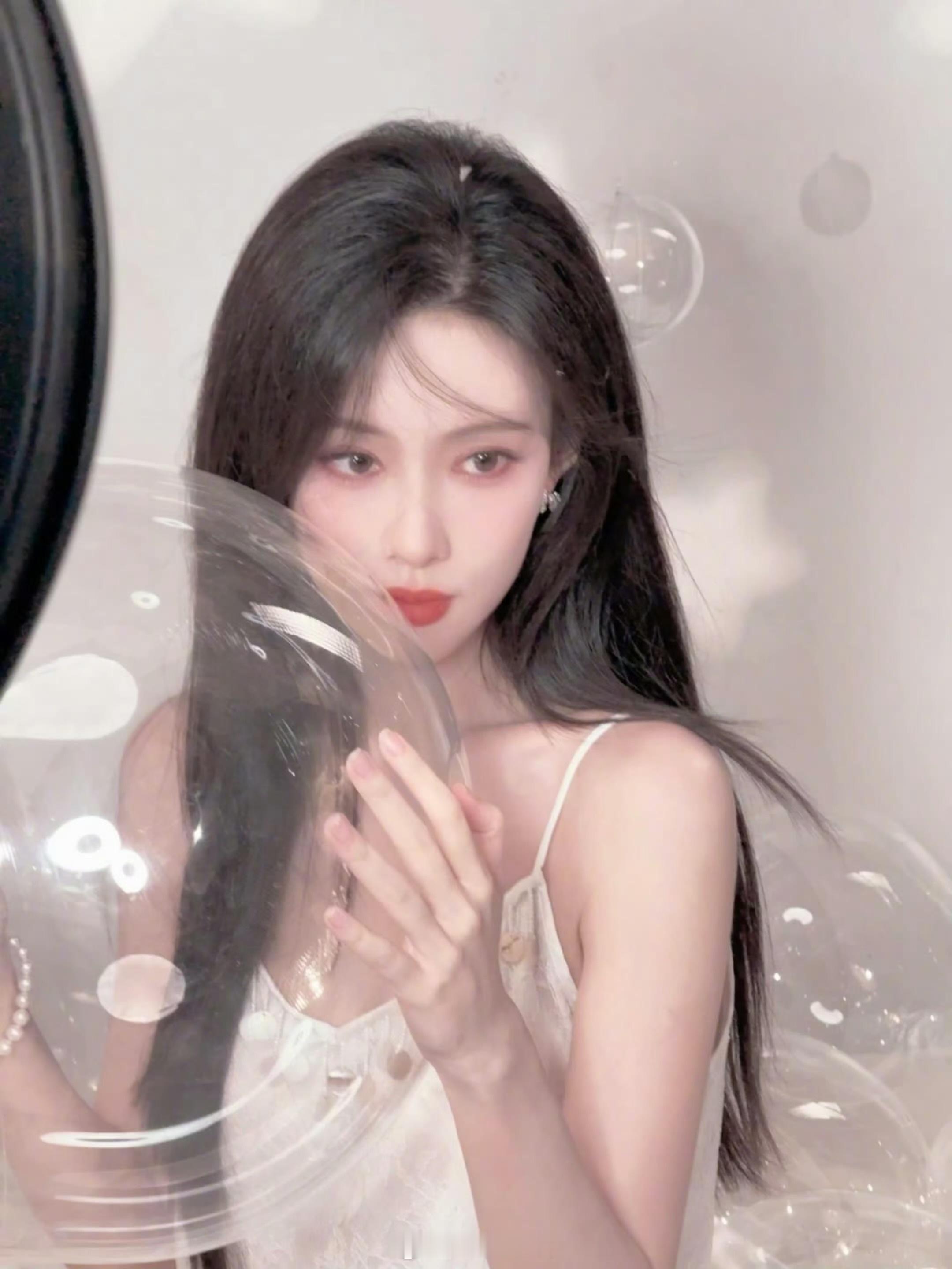 孟子义你是仙女吧，纯欲天花板级别的营业。[爱心]​​​