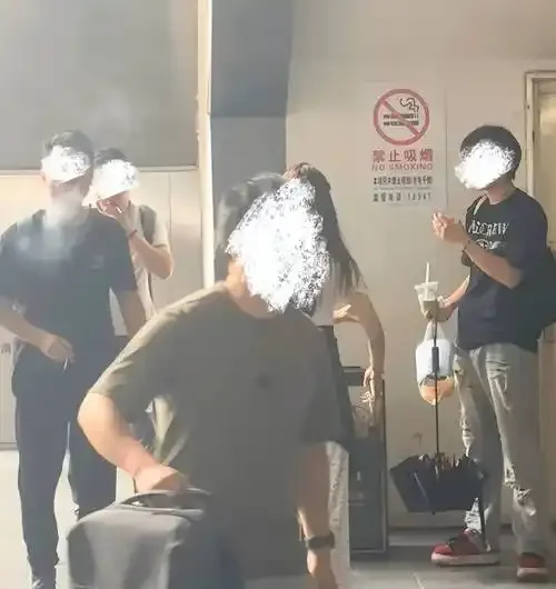 女子投诉男子列车门口吸烟，结果只收到一个