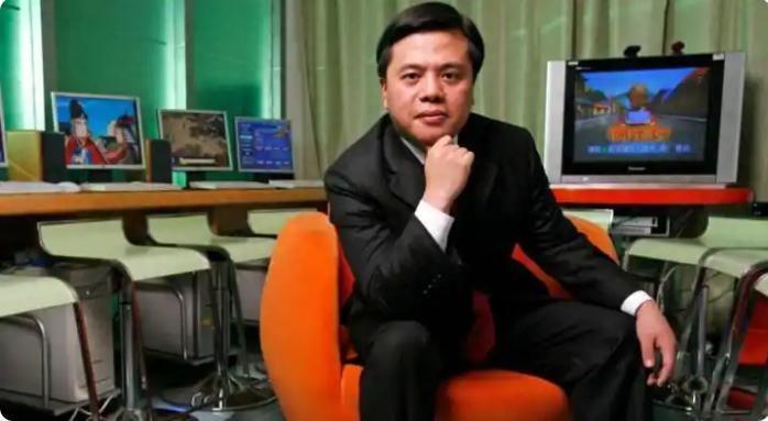 中国前首富陈天桥，如今或许已是外国人。他突然回国，动用境外资本买下上海的一家酒店