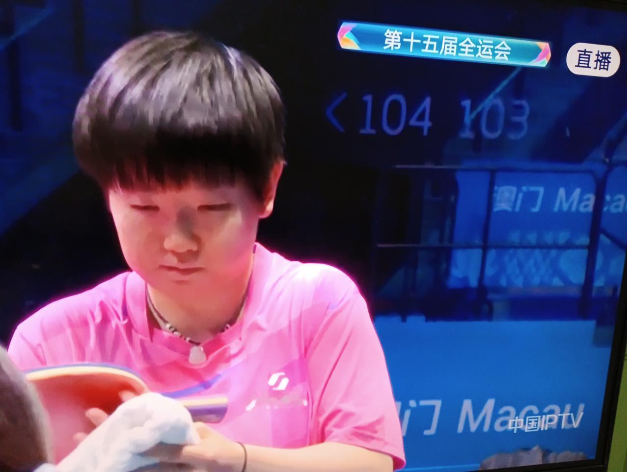 好轻松[笑着哭]！第一局孙颖莎11-5先胜范思琦！粉色球衣的孙颖莎好好看[赞]