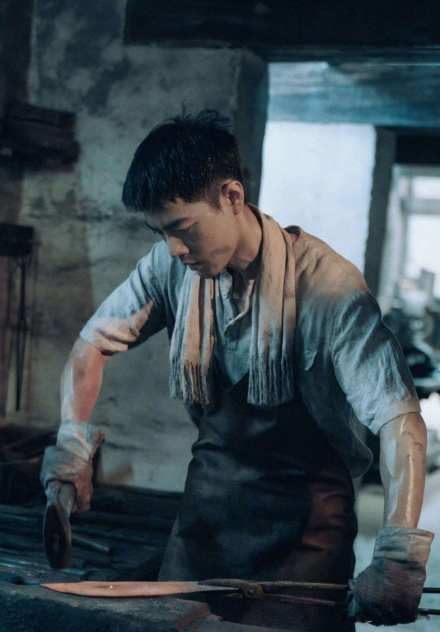 肖战下下部剧《重庆号》！正午阳光出品，战争片，侯鸿亮在《得闲谨制》时说的下次合作